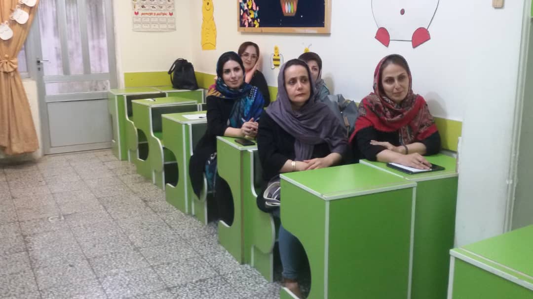 برگزاری جلسه دیدار اولیا با آموزگاران